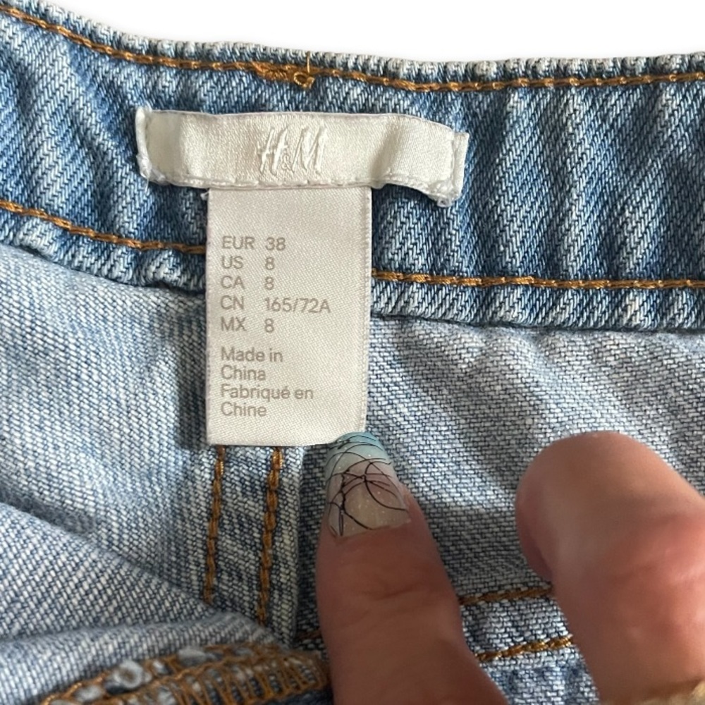 H&M Woman’s Light Blue Scallop-Hem Low Waist Denim Shorts Size: 8 - Picture 11 of 13